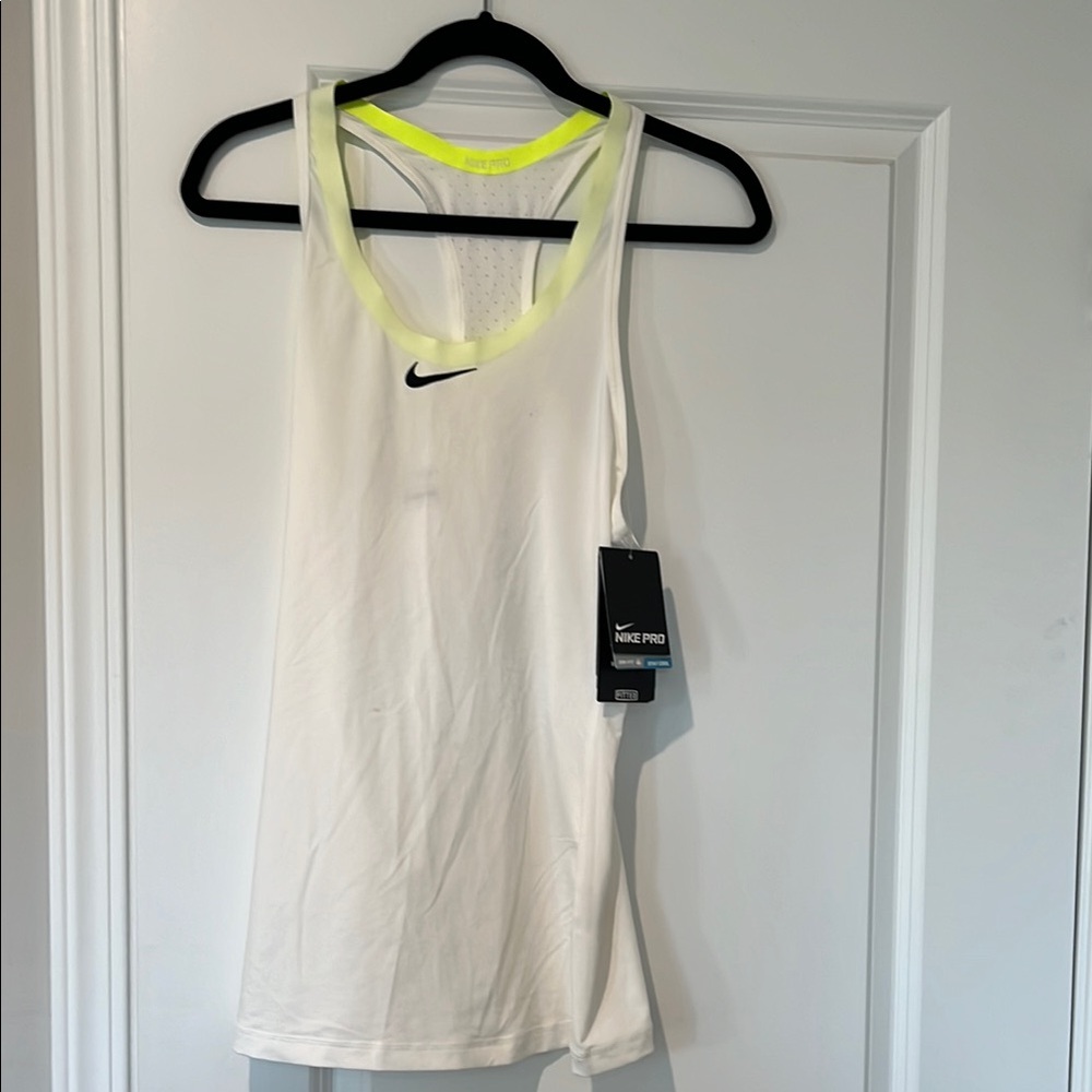 NWT!  Nike Pro Hypercool Tank Size Medium